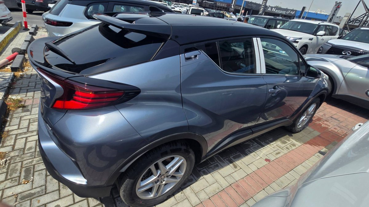 Тот же Toyota C-HR: правый борт и корма